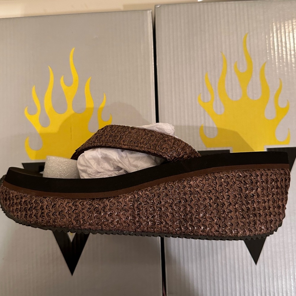 Brown wedges in size 7. These shoes are so comfortable. Narrow fit.